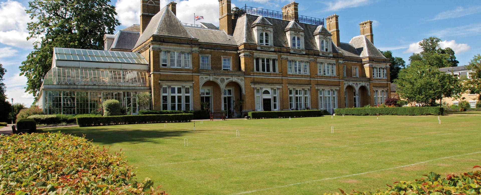 Cedars Retirement Villages In Chorleywood Main House