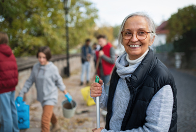 Connecting Communities: Our Partnership with OnHand Brings Volunteering Opportunities to Staff and Residents