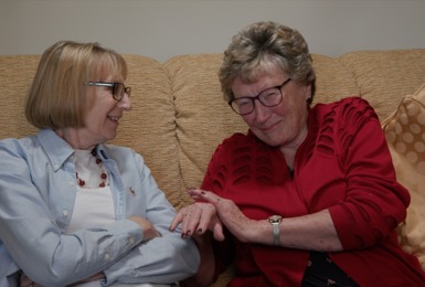 Brenda and Simone bond over hairdos from days gone by